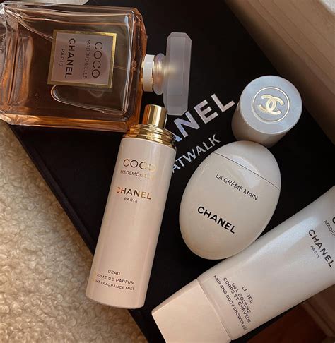 must have chanel products|Chanel beauty products reviews.